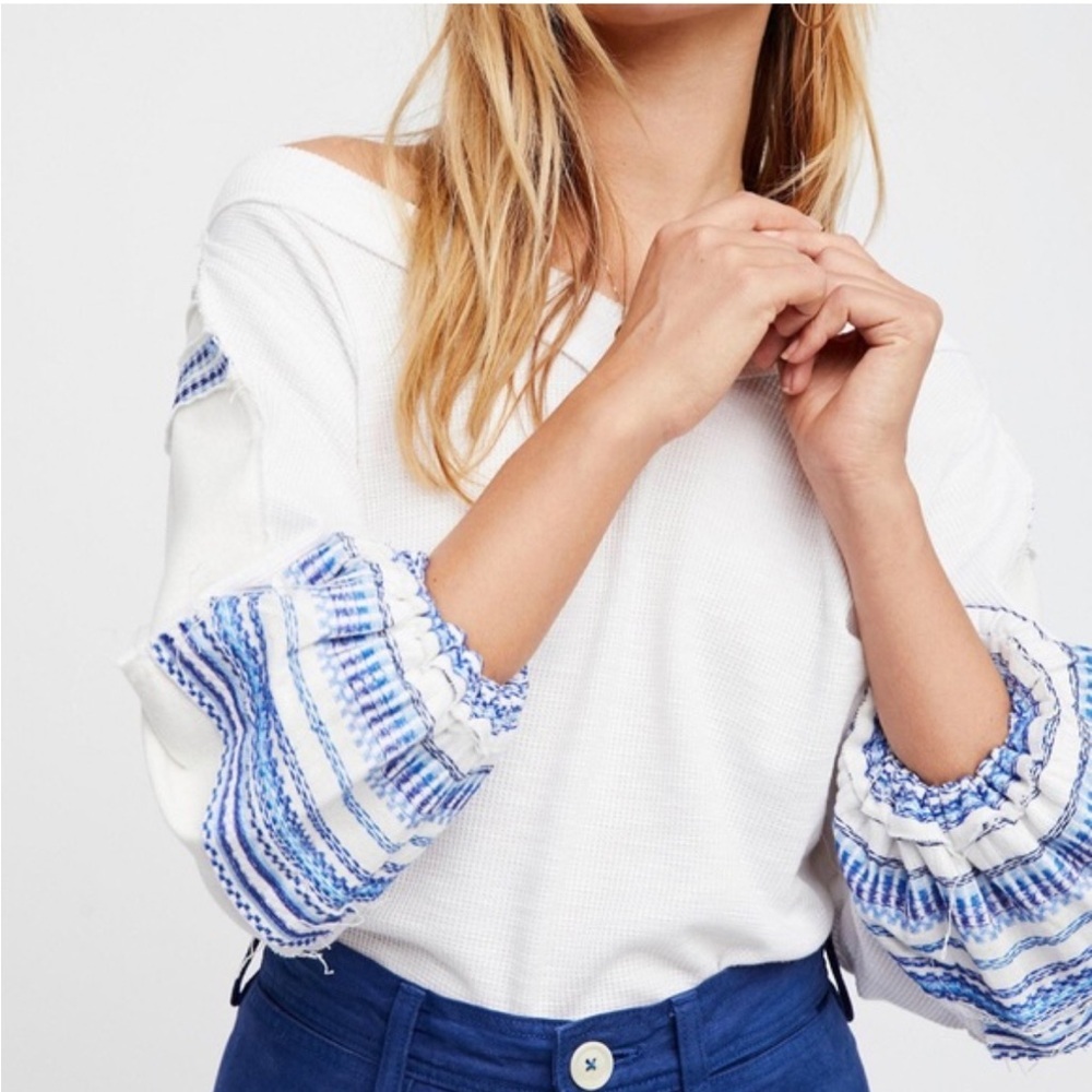 We The Free White V-Neck bubble tee Blouse with Blue Embroidered Balloon Sleeves